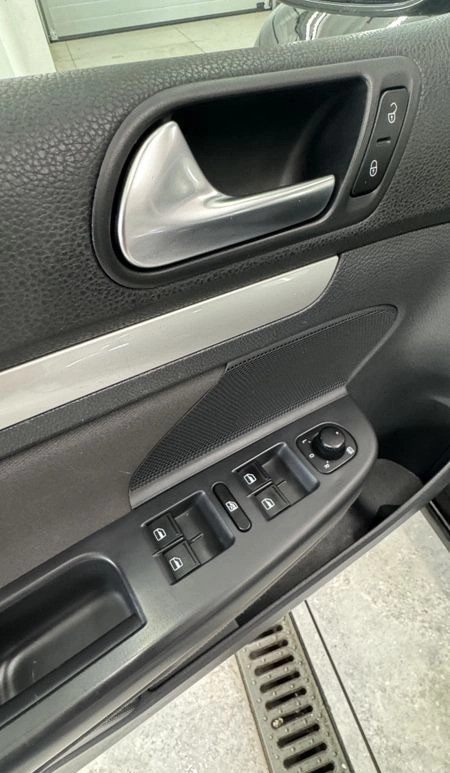 Volkswagen Golf cena 18900 przebieg: 154300, rok produkcji 2009 z Sieradz małe 211